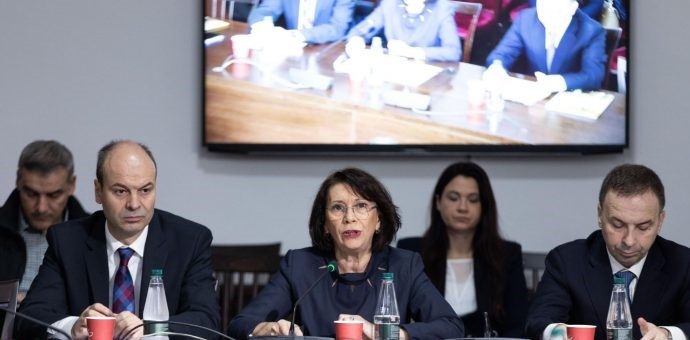 Banka e Shqip&euml;ris&euml; k&euml;rkon rishikimin e skem&euml;s s&euml; pensioneve, n&euml; m&euml;nyr&euml; q&euml; ajo t&euml; jet&euml; n&euml; p&euml;rputhje me skemat e Bashkimit Europian, deklaroi zv.guvernatorja e Bank&euml;s s&euml; Shqip&euml;ris&euml;, Luljeta Minxhozi, n&euml; Komisionin parlamentar t&euml; Ekonomis&euml;, gjat&euml; diskutimit t&euml; projektbuxhetit 2025. 